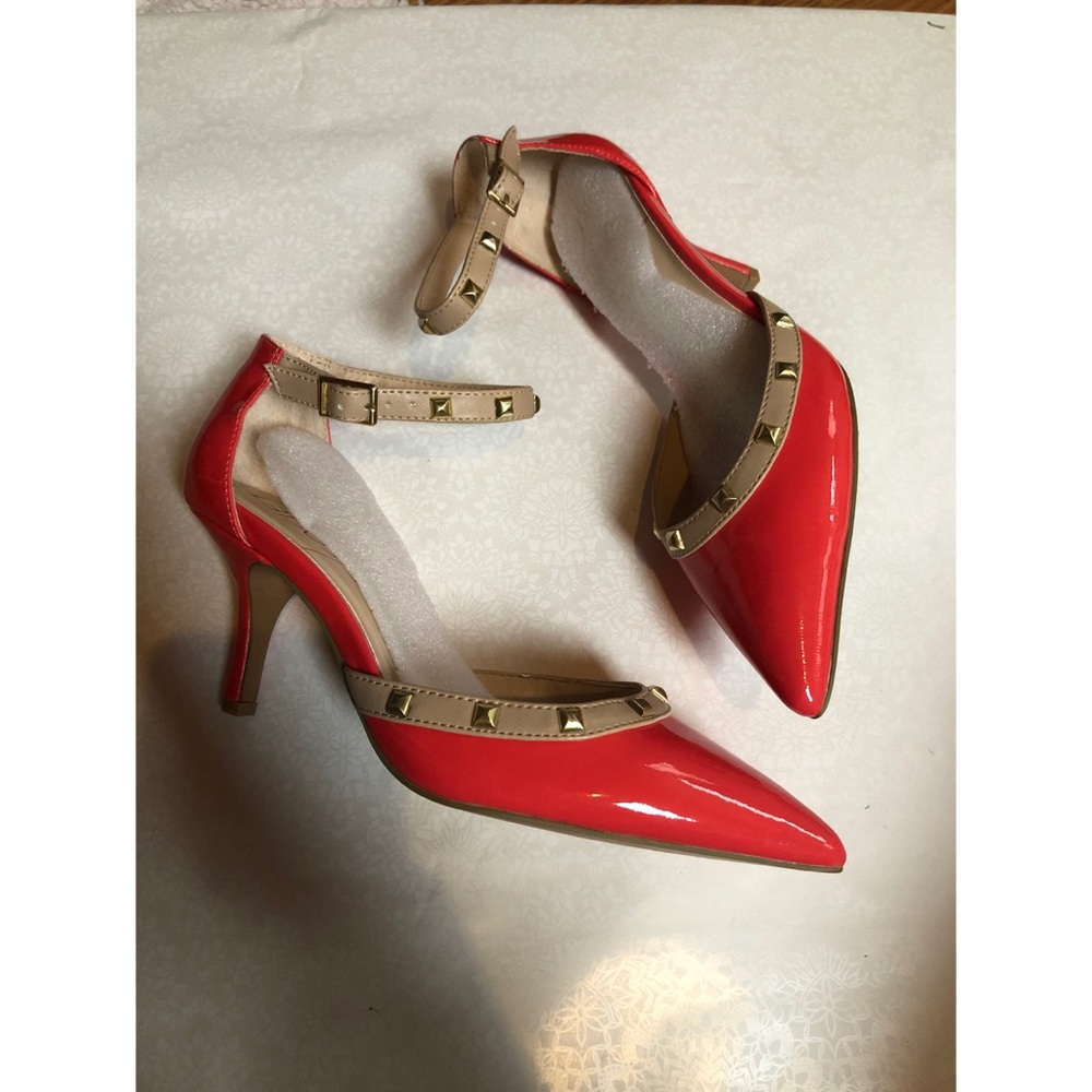 NWOT Sole Society Coral Studded Heels